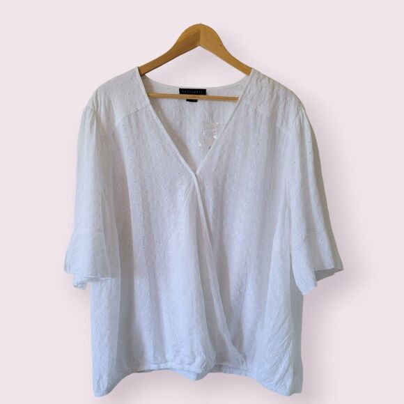 Sanctuary Tops - SANCTUARY NWOT White Eyelet Lace Size 3X Ruffled Sleeve Surplice Front Top Plus